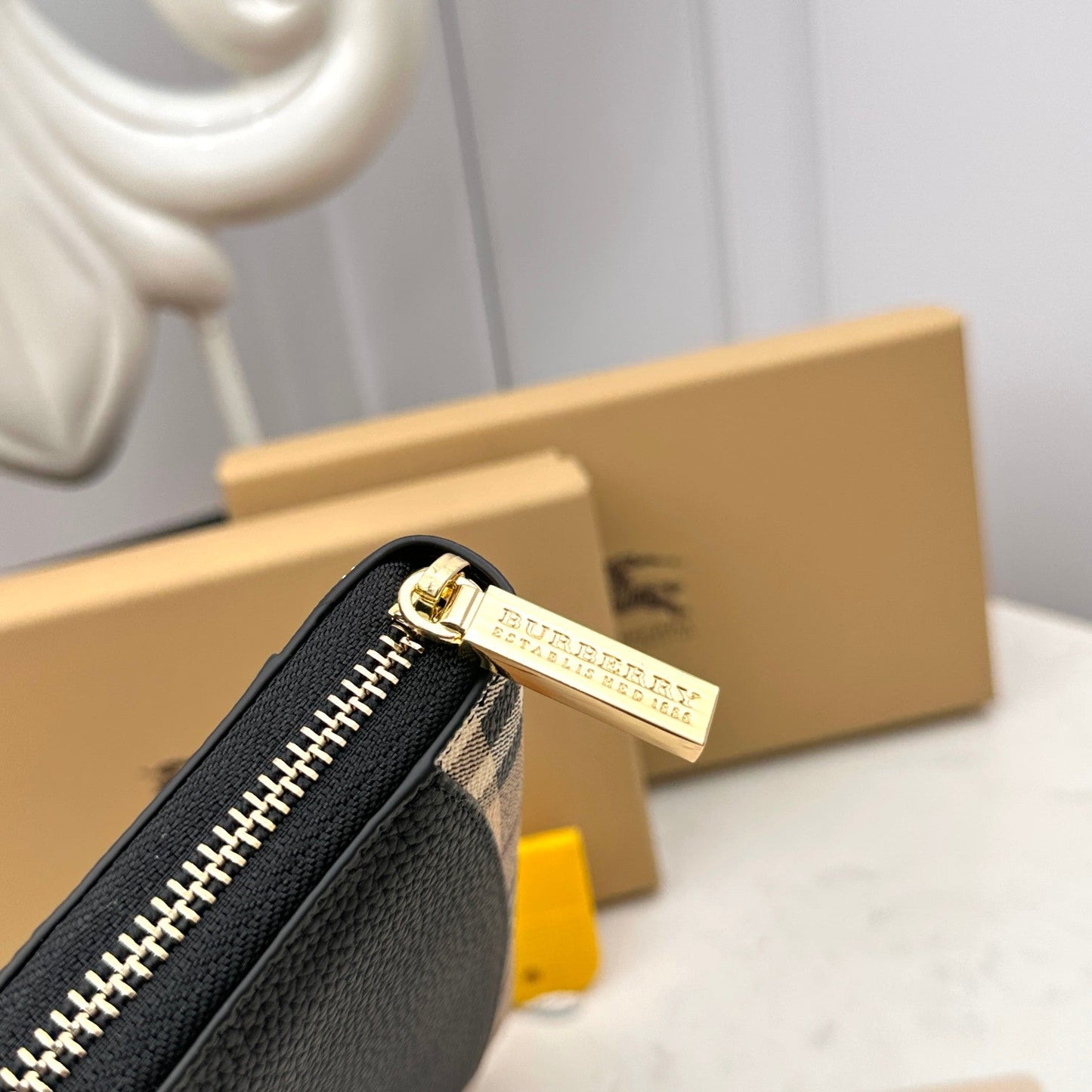 【バーバリー】送料関税込 大人気長財布 二つ折り コンパクト