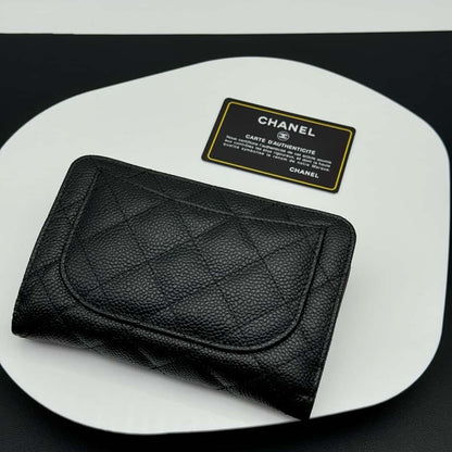 【シャネル】  2つ折り財布 キャビアスキン レザー ゴールド金具 財布A48667
