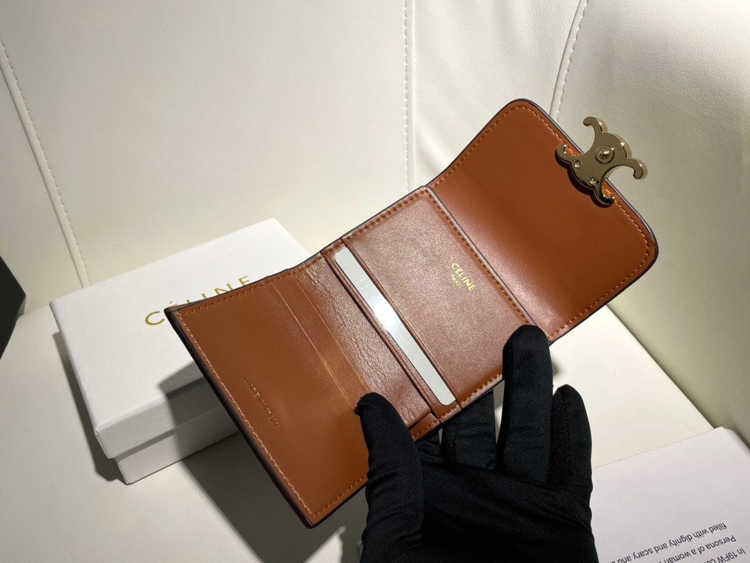 【セリーヌ】大人気 三折財布どんなシーンでも大活躍 実用性抜群の一品！