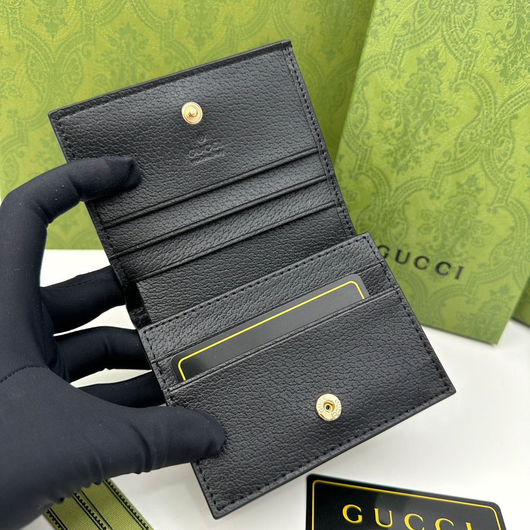 【グッチ】 個性的なデザイン 短財布 春夏限定コレクション