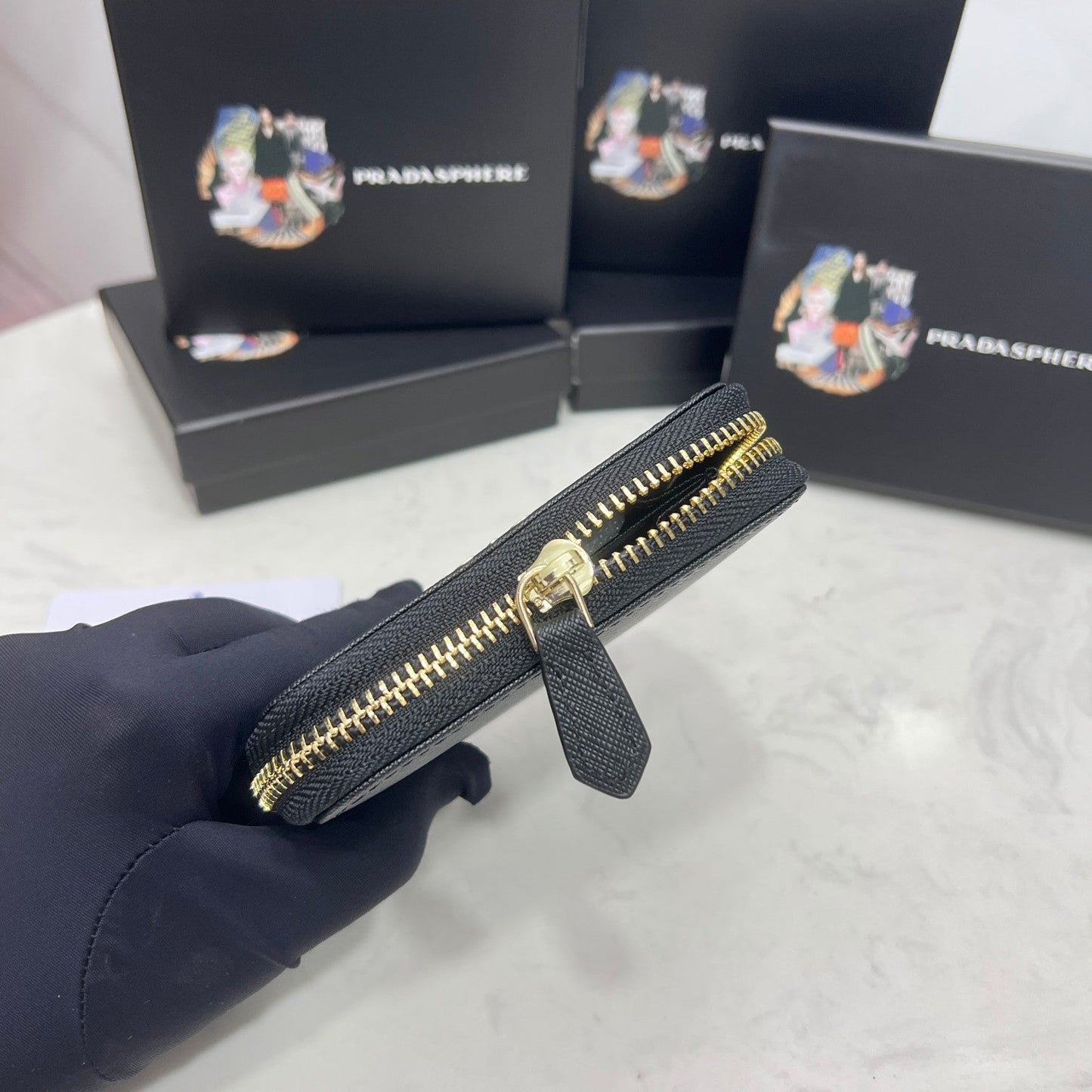 【プラダ】女性に人気のミニコインパース エレガントな印象 今だけ特価