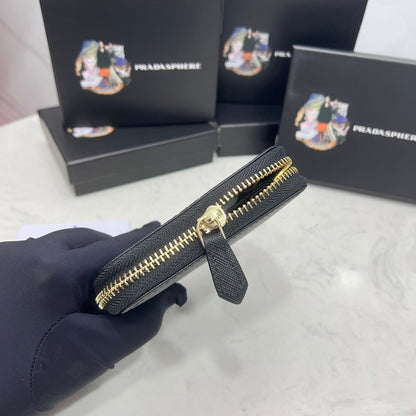 【プラダ】女性に人気のミニコインパース エレガントな印象 今だけ特価